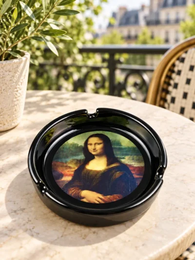 Classic-Mona-Lisa-Artwork-Paris-Souvenir-roneljake